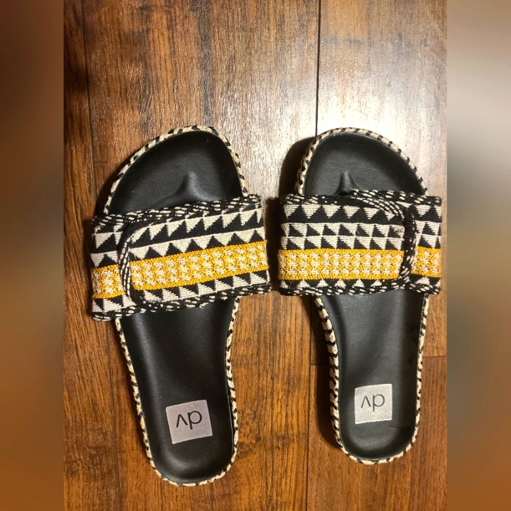DV by Dolce Vita Slides